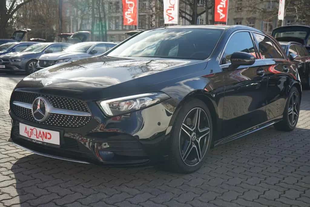 Mercedes-Benz A-Class AMG Line LED Navi Sitzheizung Teilleder PDC 01/2019-photo-1