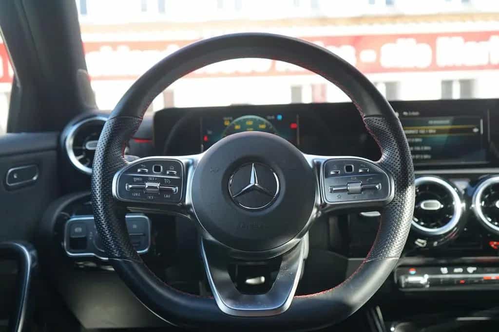 Mercedes-Benz A-Class AMG Line LED Navi Sitzheizung Teilleder PDC 01/2019-photo-10
