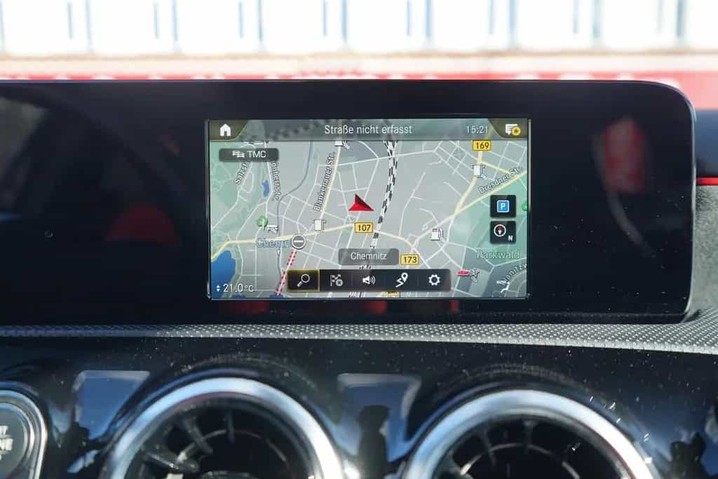 Mercedes-Benz A-Class AMG Line LED Navi Sitzheizung Teilleder PDC 01/2019-photo-11