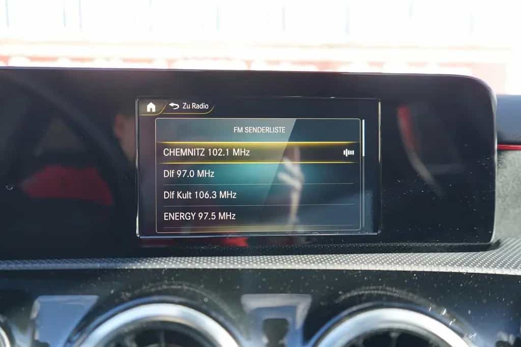 Mercedes-Benz A-Class AMG Line LED Navi Sitzheizung Teilleder PDC 01/2019-photo-12