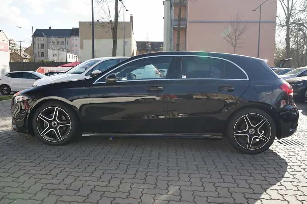 Mercedes-Benz A-Class AMG Line LED Navi Sitzheizung Teilleder PDC 01/2019-photo-2