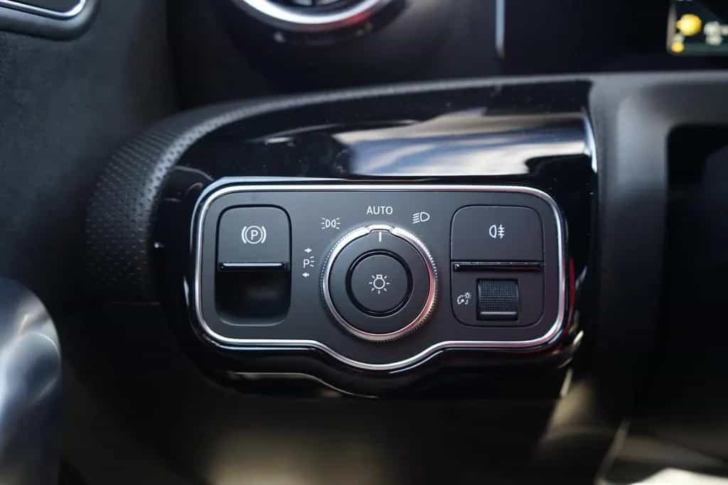 Mercedes-Benz A-Class AMG Line LED Navi Sitzheizung Teilleder PDC 01/2019-photo-25