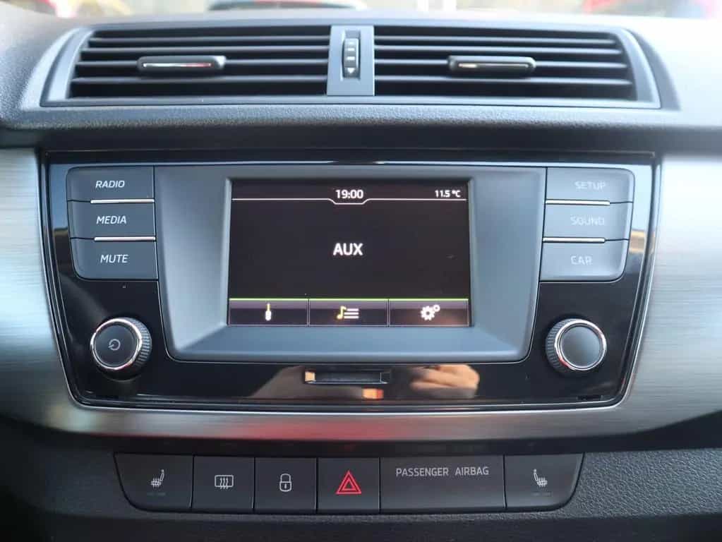 Skoda Fabia Combi 1.2 TSI Sitzheizung PDC Touchscreen 03/2016-photo-10