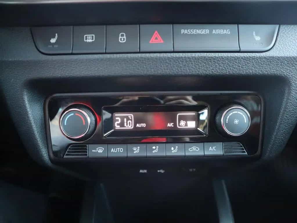 Skoda Fabia Combi 1.2 TSI Sitzheizung PDC Touchscreen 03/2016-photo-13