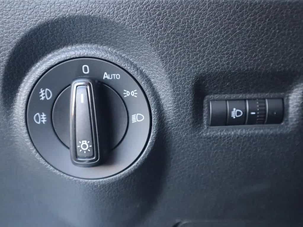 Skoda Fabia Combi 1.2 TSI Sitzheizung PDC Touchscreen 03/2016-photo-23