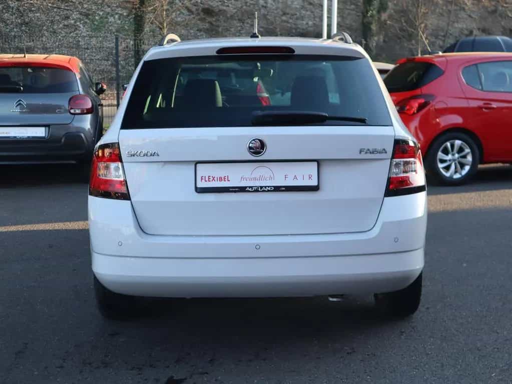 Skoda Fabia Combi 1.2 TSI Sitzheizung PDC Touchscreen 03/2016-photo-3