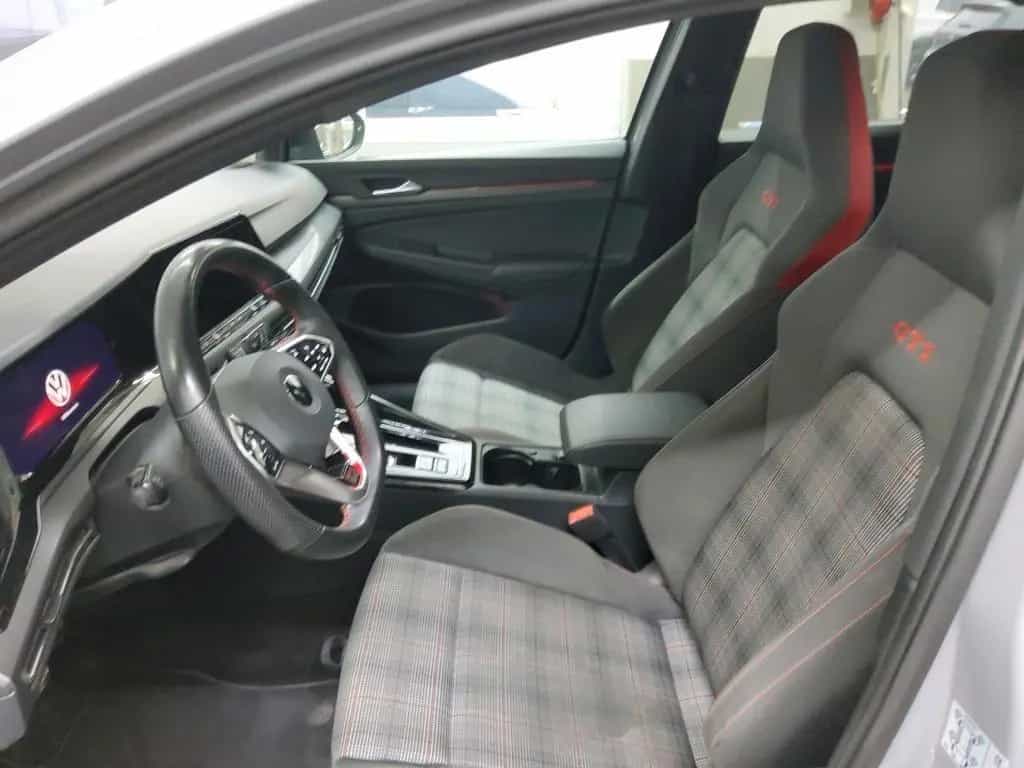 Volkswagen Golf GTI *BLACKSTYLE*19ZOLL*PANO*AHK*KEYLESS*APP 03/2023-photo-4