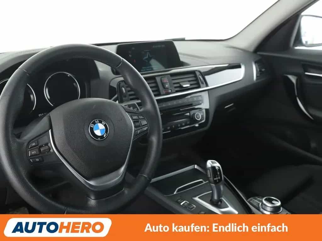 BMW 1 Series 120i Sport Line Aut.*NAVI*LED*TEMPO*PDC* 03/2018-photo-10