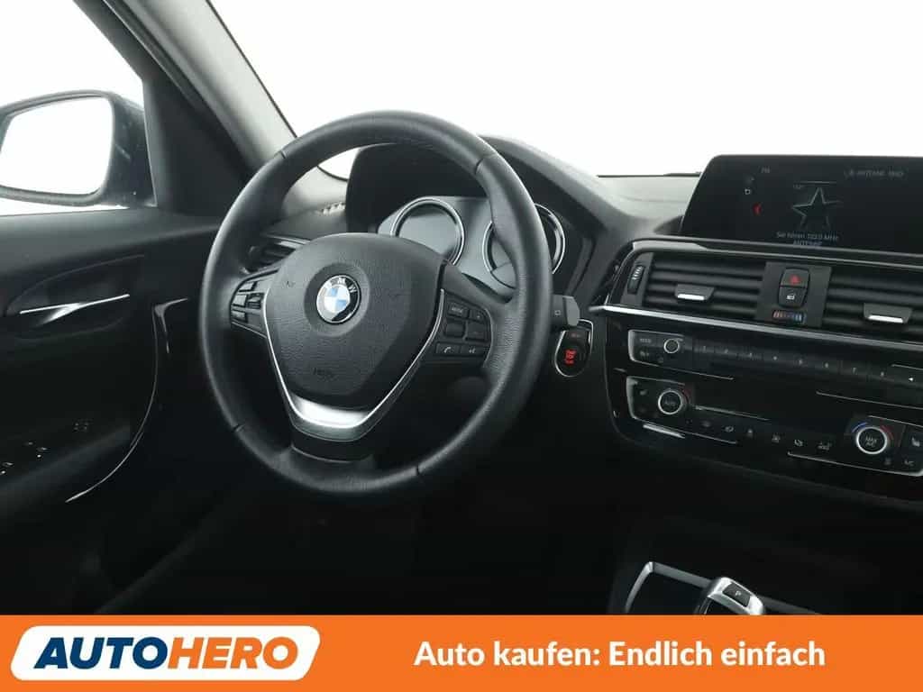 BMW 1 Series 120i Sport Line Aut.*NAVI*LED*TEMPO*PDC* 03/2018-photo-12
