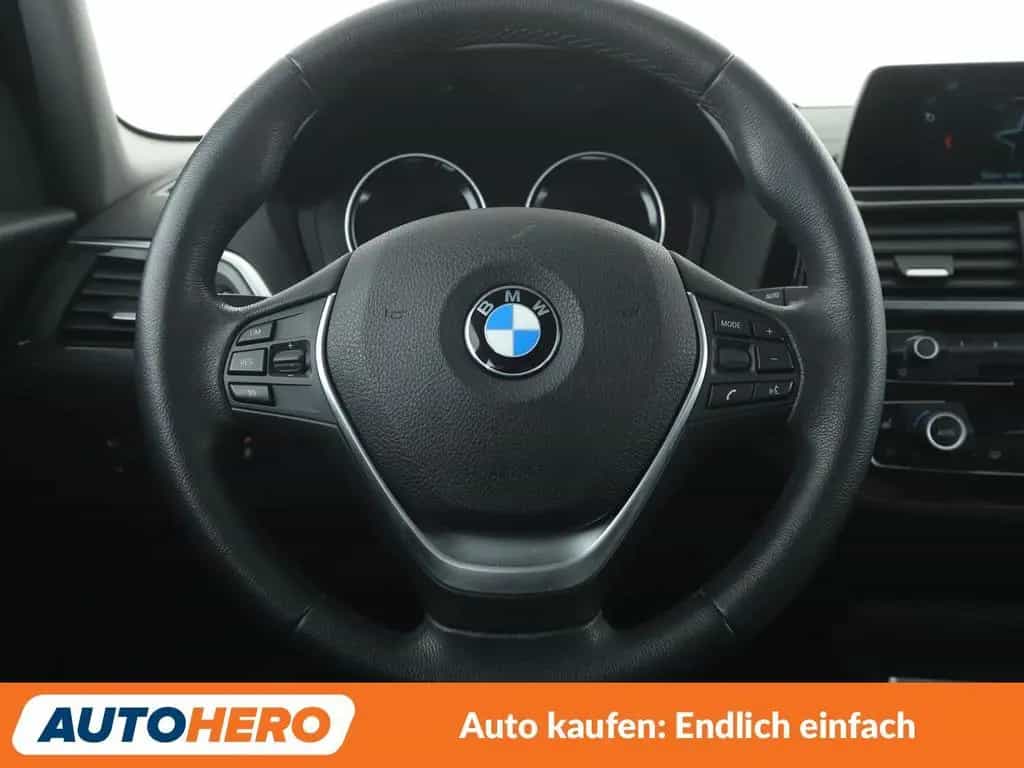 BMW 1 Series 120i Sport Line Aut.*NAVI*LED*TEMPO*PDC* 03/2018-photo-18
