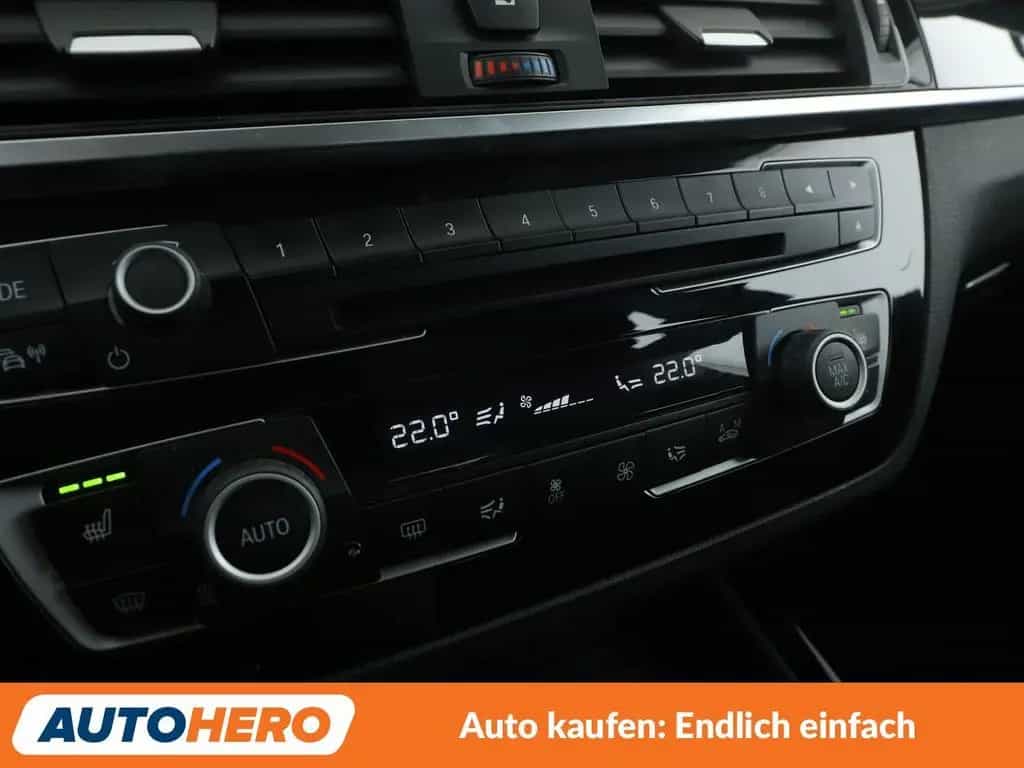 BMW 1 Series 120i Sport Line Aut.*NAVI*LED*TEMPO*PDC* 03/2018-photo-22