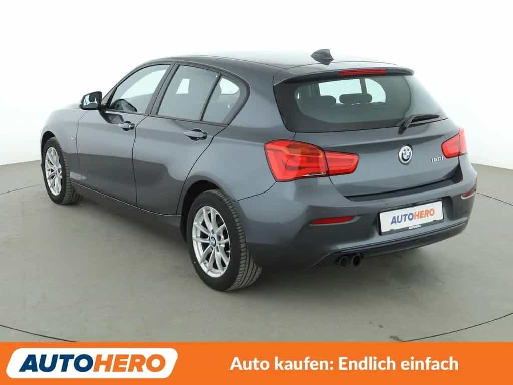 BMW 1 Series 120i Sport Line Aut.*NAVI*LED*TEMPO*PDC* 03/2018-photo-3