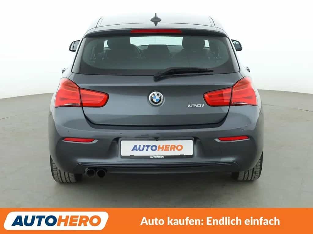 BMW 1 Series 120i Sport Line Aut.*NAVI*LED*TEMPO*PDC* 03/2018-photo-4