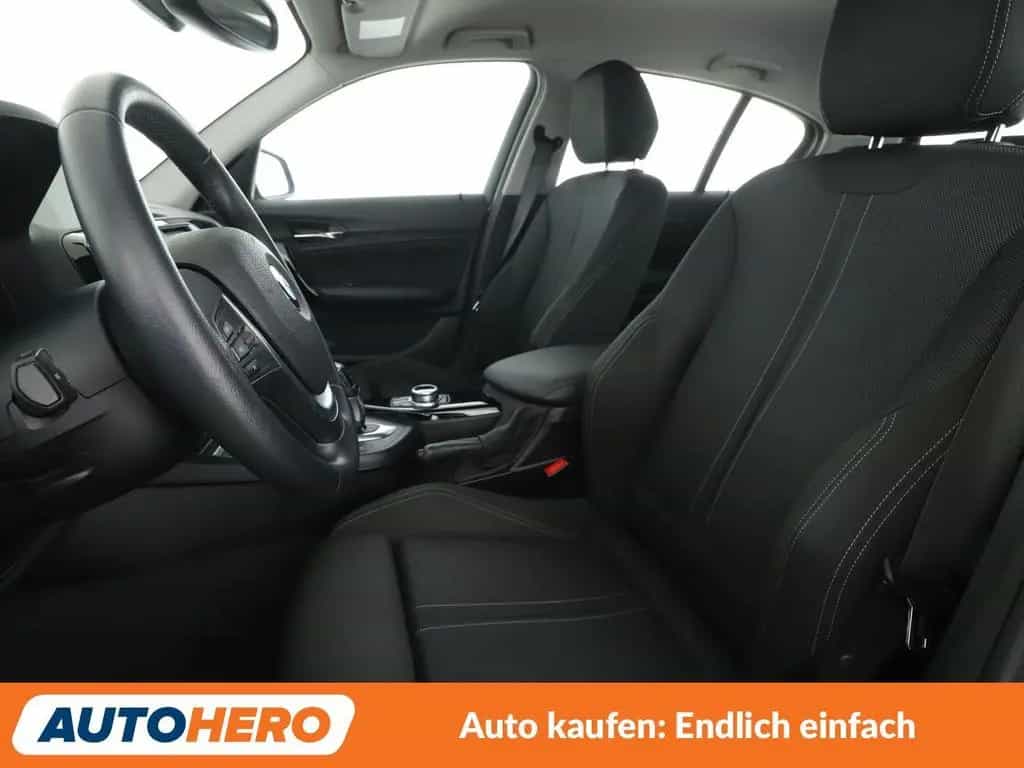 BMW 1 Series 120i Sport Line Aut.*NAVI*LED*TEMPO*PDC* 03/2018-photo-9