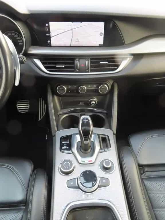 Alfa Romeo Stelvio 2.0 Turbo 16V 206kW Veloce AT8-Q4 10/2022-photo-9