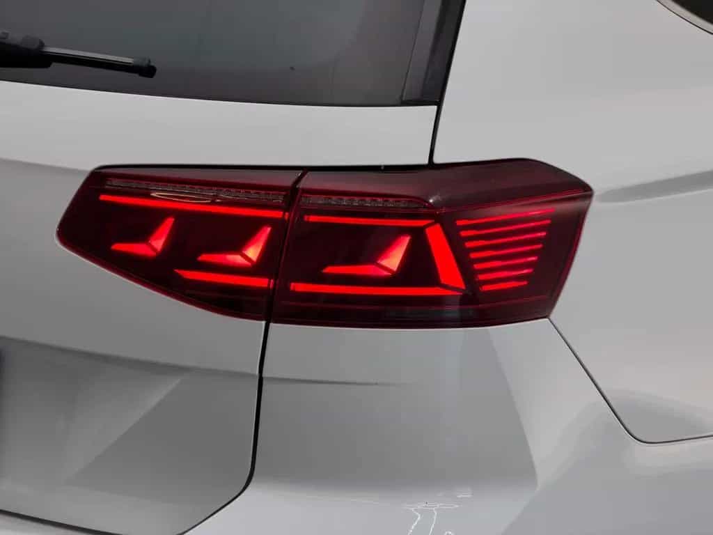 Volkswagen Passat Variant Passat Var. 2.0 TSI*ELEGANCE*R LINE-MAXTRIX-AHK 10/2019-photo-13
