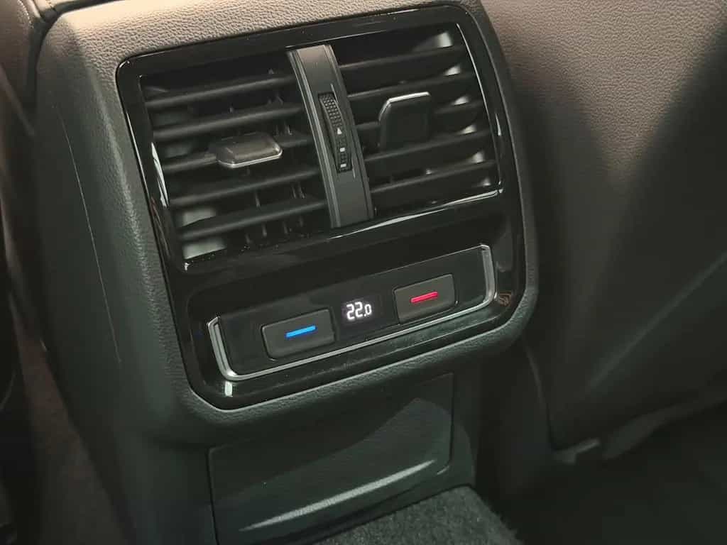 Volkswagen Passat Variant Passat Var. 2.0 TSI*ELEGANCE*R LINE-MAXTRIX-AHK 10/2019-photo-29