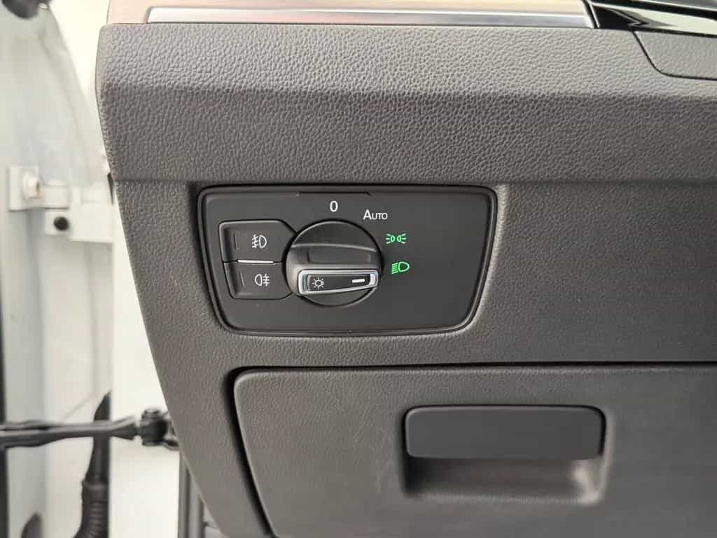 Volkswagen Passat Variant Passat Var. 2.0 TSI*ELEGANCE*R LINE-MAXTRIX-AHK 10/2019-photo-34