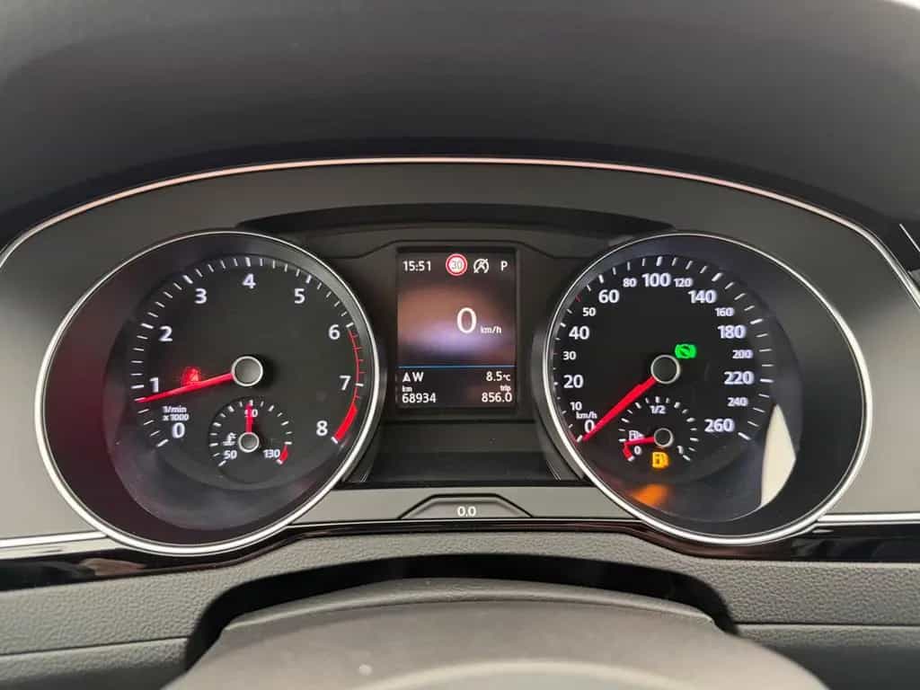 Volkswagen Passat Variant Passat Var. 2.0 TSI*ELEGANCE*R LINE-MAXTRIX-AHK 10/2019-photo-36