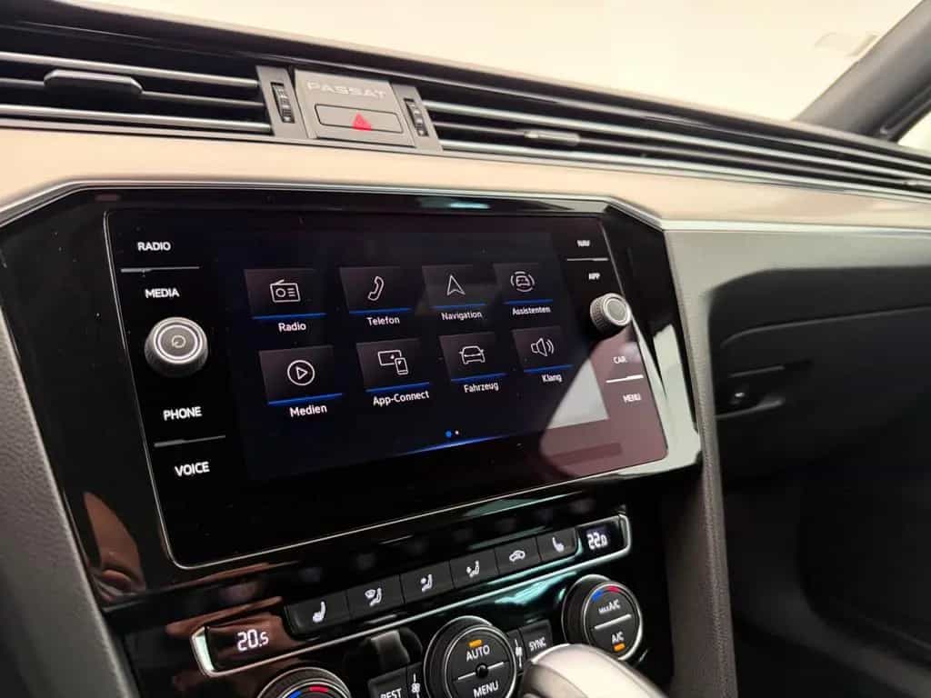 Volkswagen Passat Variant Passat Var. 2.0 TSI*ELEGANCE*R LINE-MAXTRIX-AHK 10/2019-photo-38
