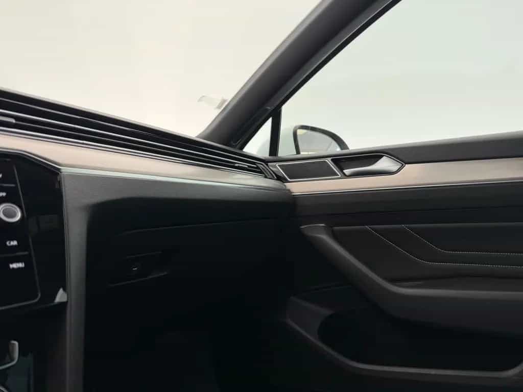 Volkswagen Passat Variant Passat Var. 2.0 TSI*ELEGANCE*R LINE-MAXTRIX-AHK 10/2019-photo-45