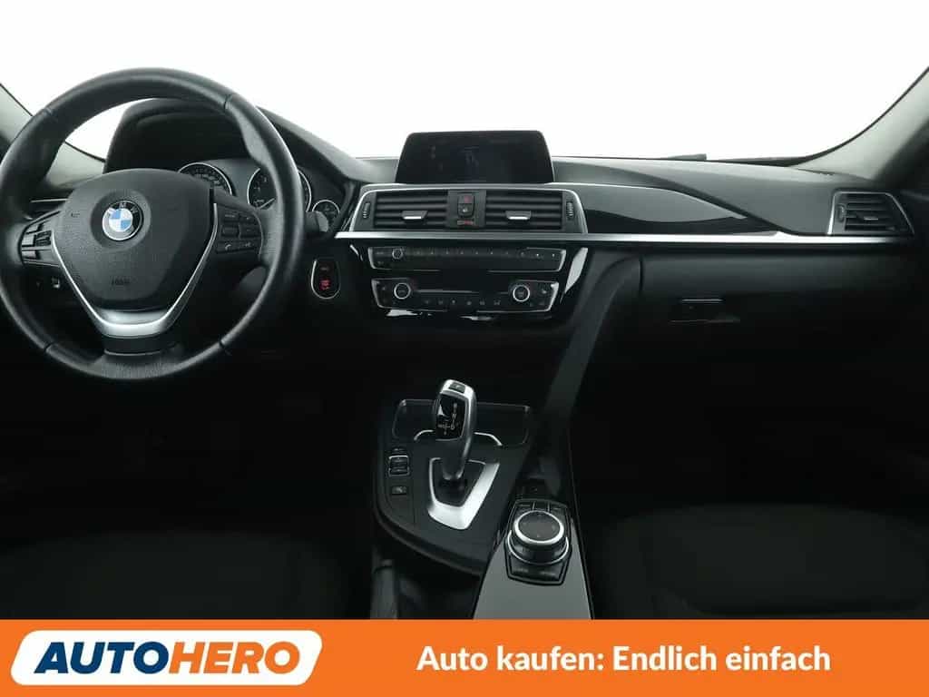 BMW 3 Series 320i Advantage Aut.*NAVI*LED*TEMPO*PDC*SHZ* 04/2018-photo-11