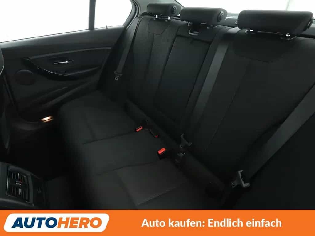 BMW 3 Series 320i Advantage Aut.*NAVI*LED*TEMPO*PDC*SHZ* 04/2018-photo-13