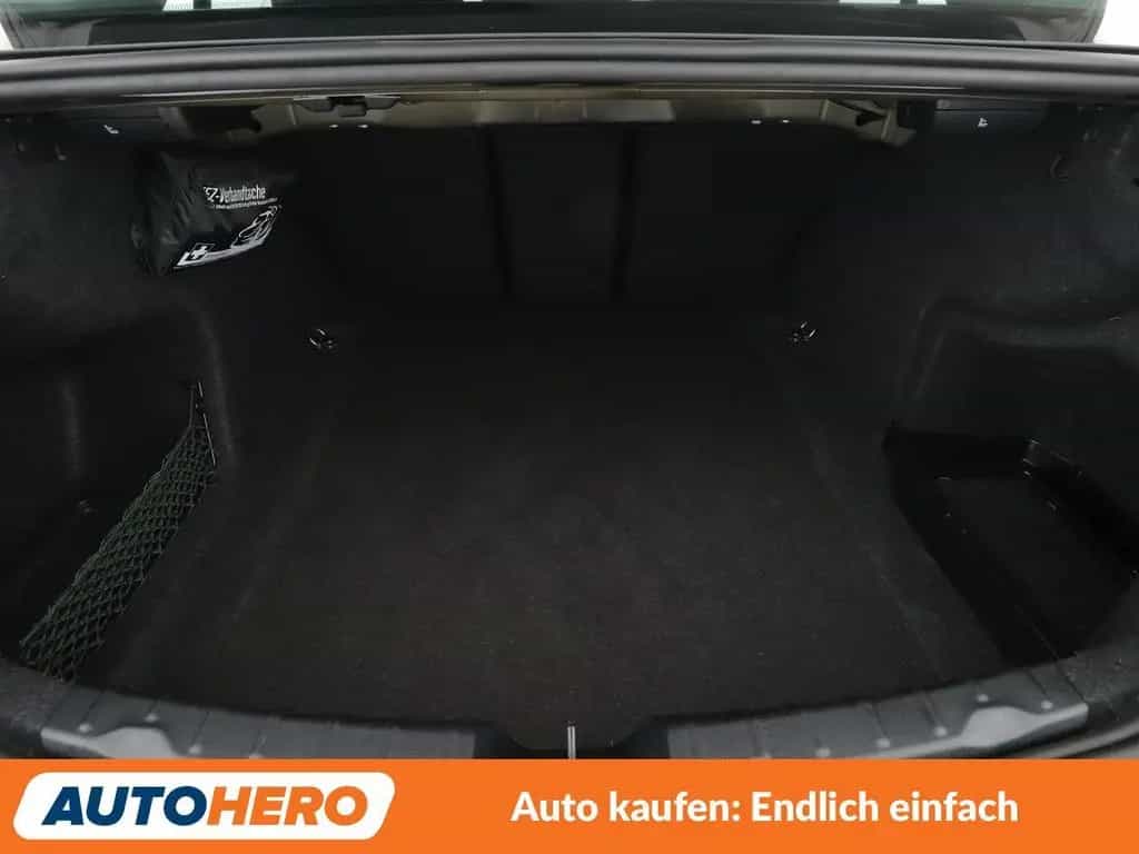 BMW 3 Series 320i Advantage Aut.*NAVI*LED*TEMPO*PDC*SHZ* 04/2018-photo-17