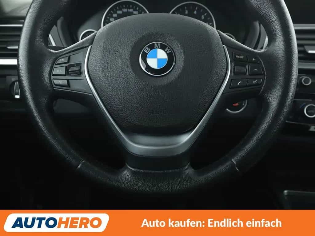 BMW 3 Series 320i Advantage Aut.*NAVI*LED*TEMPO*PDC*SHZ* 04/2018-photo-18