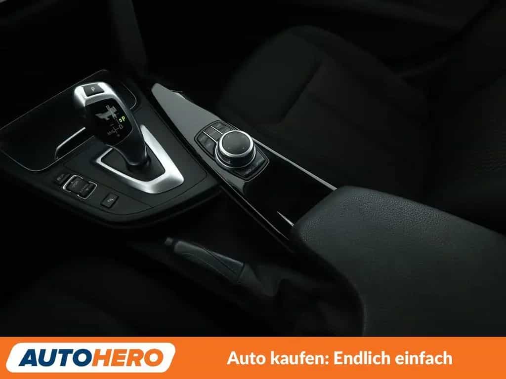 BMW 3 Series 320i Advantage Aut.*NAVI*LED*TEMPO*PDC*SHZ* 04/2018-photo-23