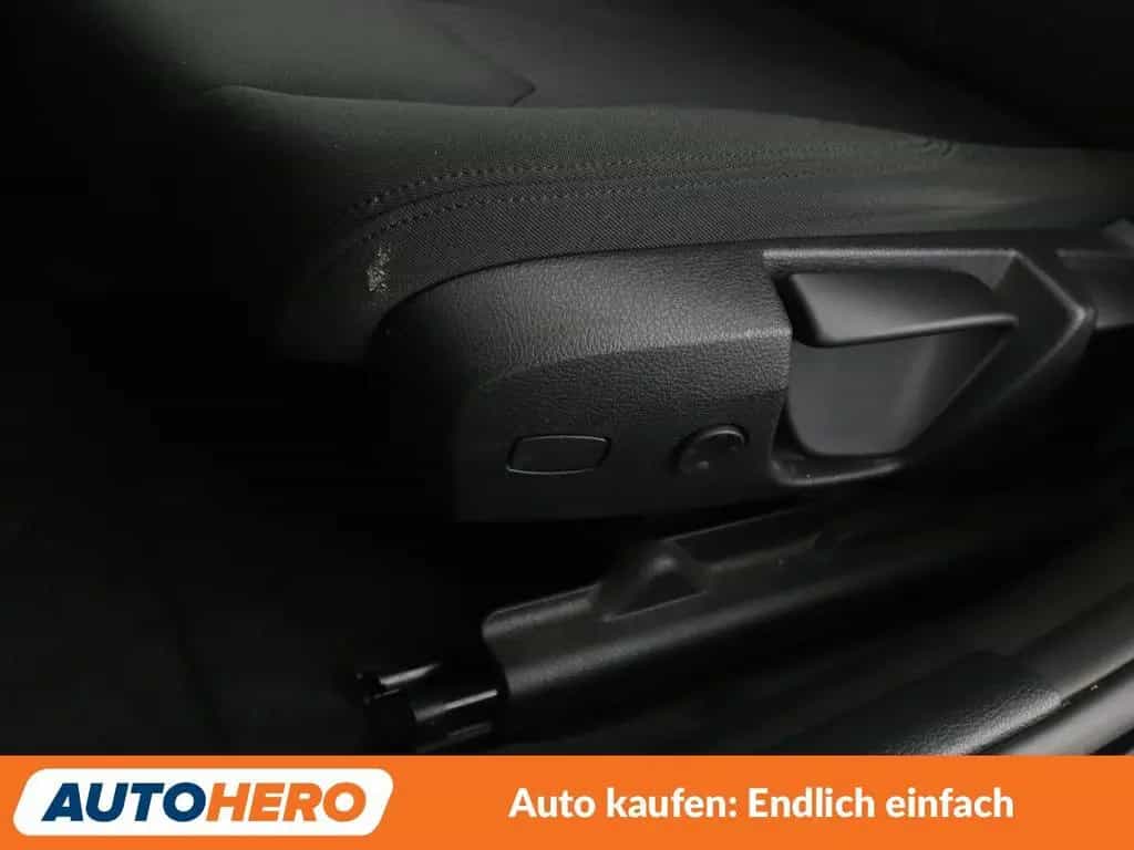 BMW 3 Series 320i Advantage Aut.*NAVI*LED*TEMPO*PDC*SHZ* 04/2018-photo-26