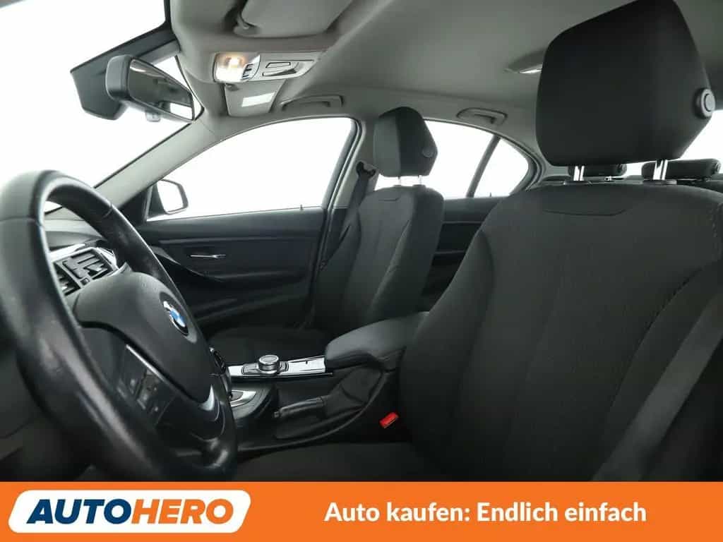 BMW 3 Series 320i Advantage Aut.*NAVI*LED*TEMPO*PDC*SHZ* 04/2018-photo-9
