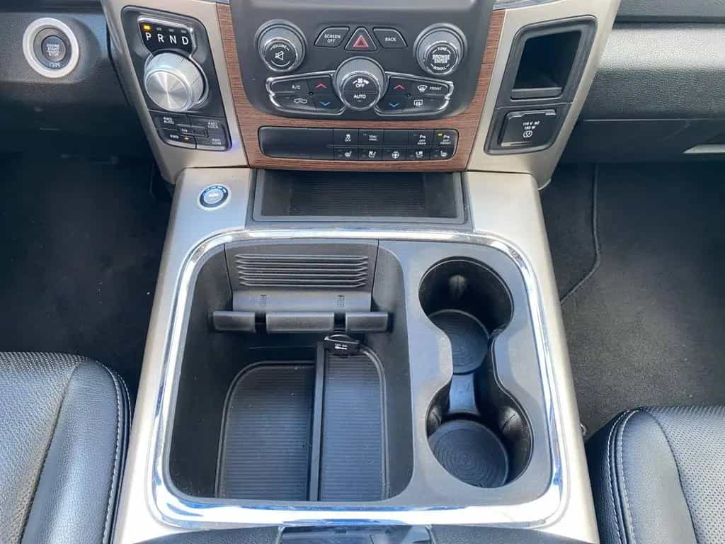 Dodge Ram 1500 Laramie Classic Crew Cab 12/2019-photo-14