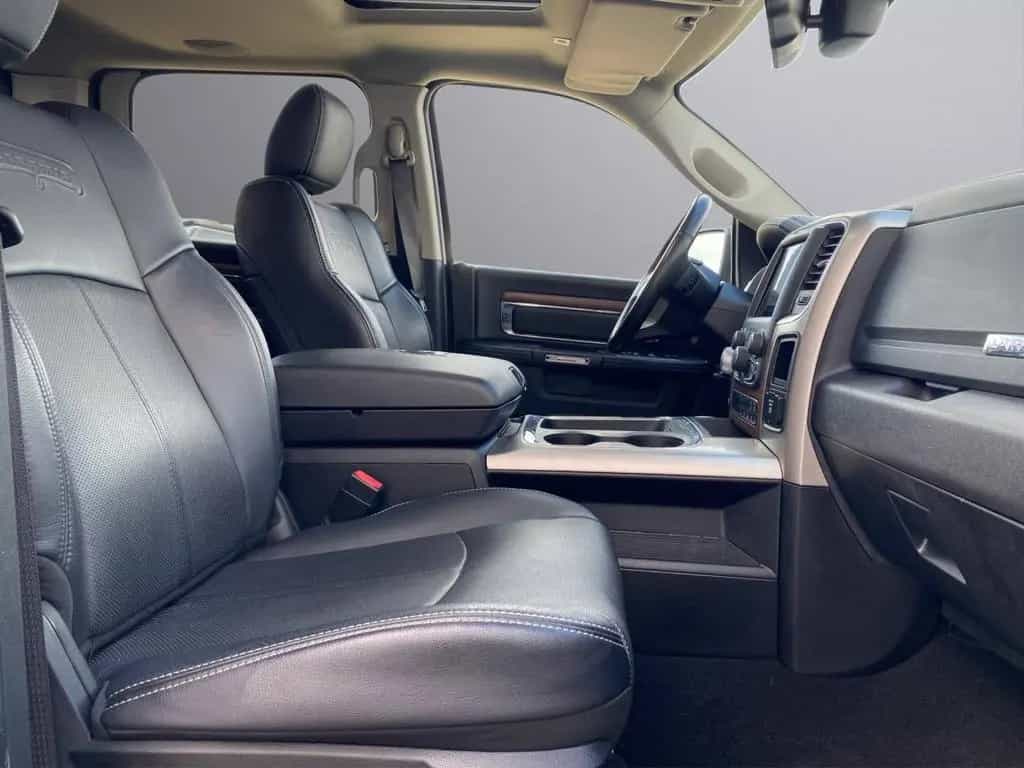 Dodge Ram 1500 Laramie Classic Crew Cab 12/2019-photo-17