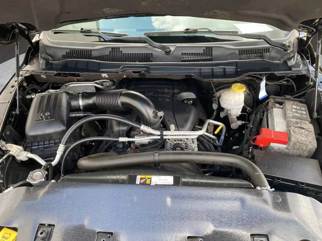 Dodge Ram 1500 Laramie Classic Crew Cab 12/2019-photo-20