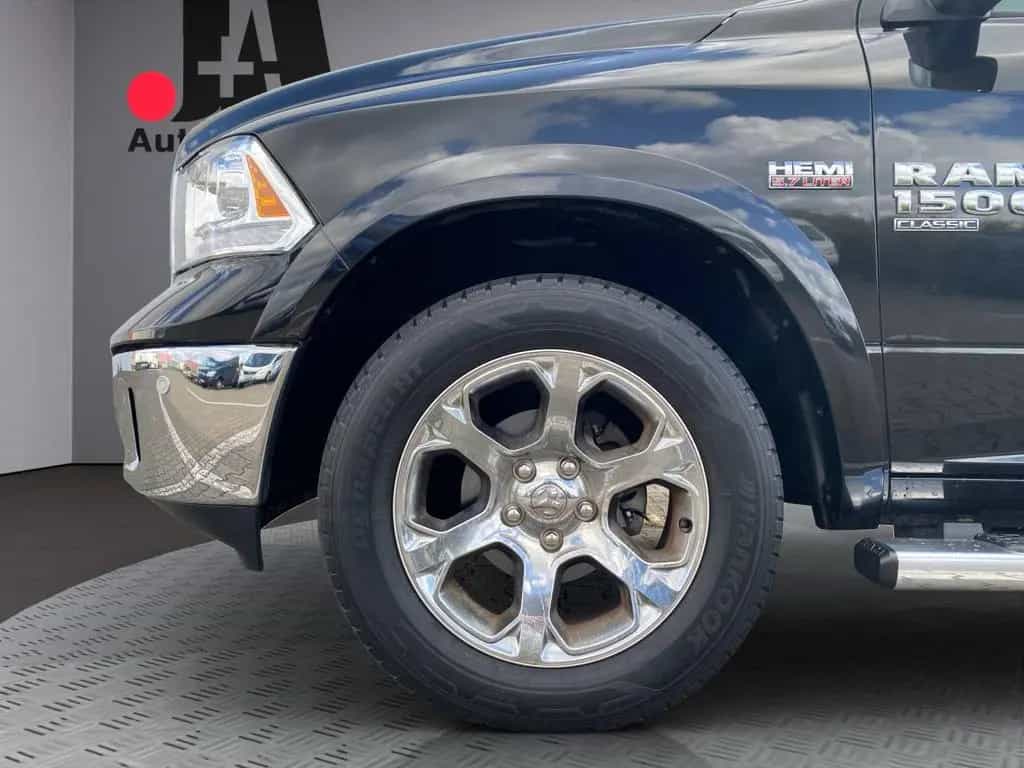 Dodge Ram 1500 Laramie Classic Crew Cab 12/2019-photo-21