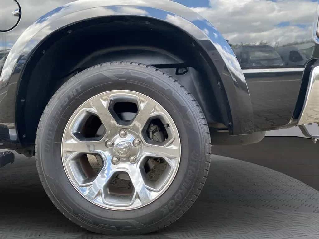 Dodge Ram 1500 Laramie Classic Crew Cab 12/2019-photo-23