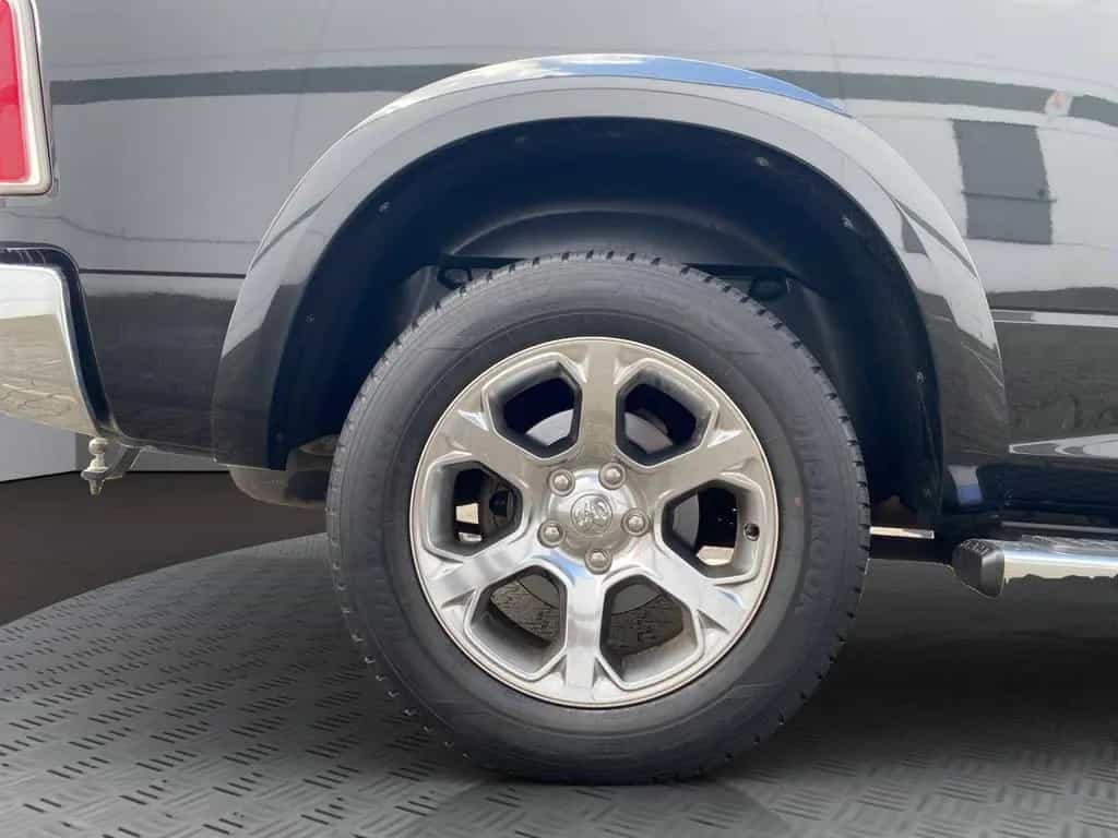 Dodge Ram 1500 Laramie Classic Crew Cab 12/2019-photo-24