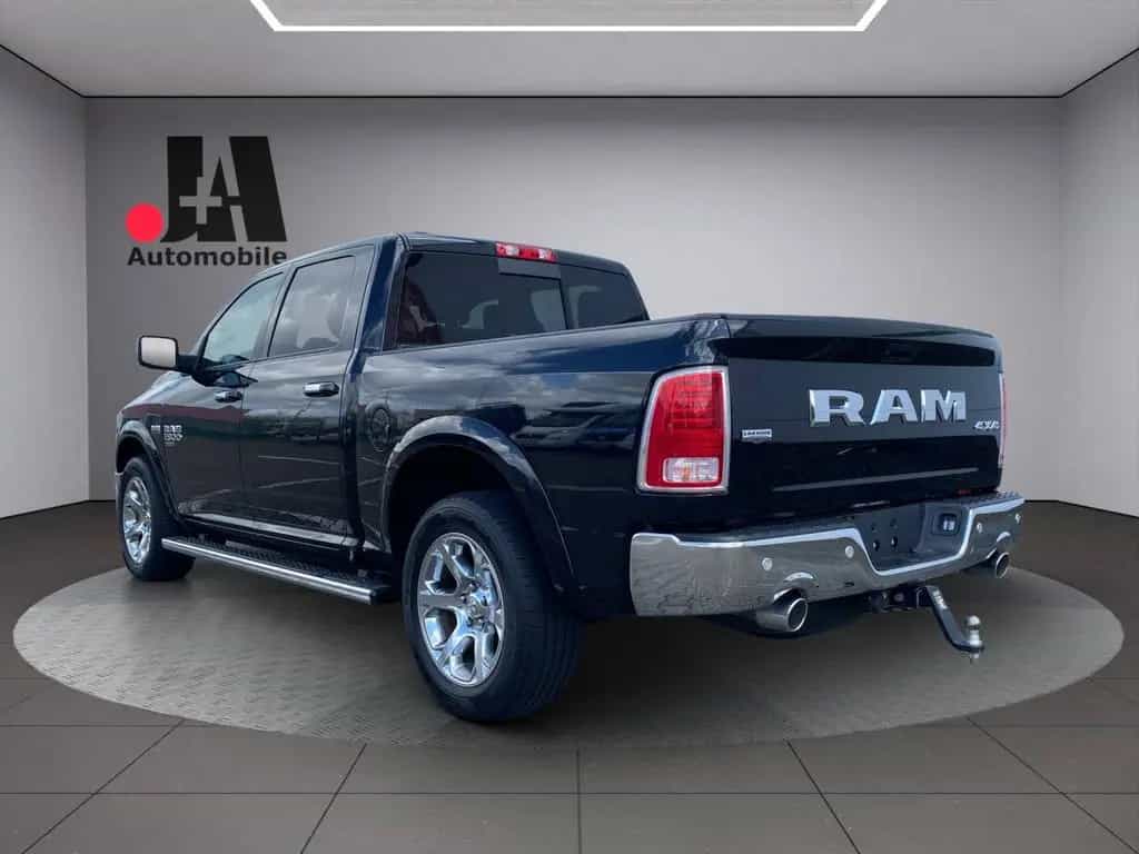 Dodge Ram 1500 Laramie Classic Crew Cab 12/2019-photo-3