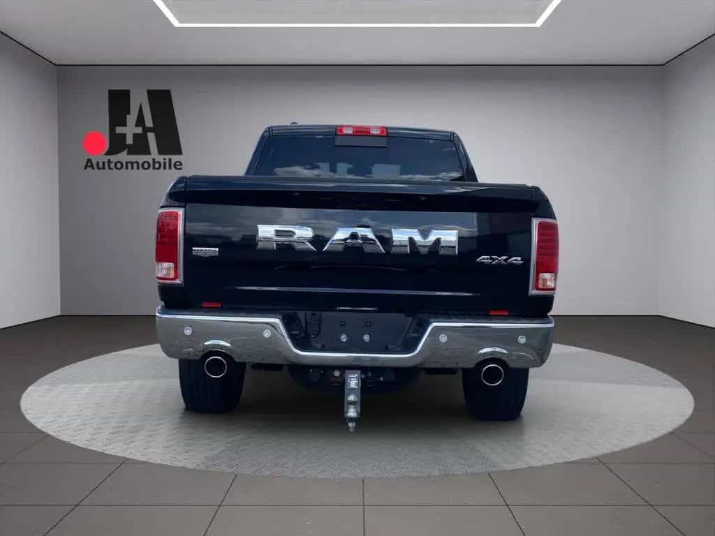 Dodge Ram 1500 Laramie Classic Crew Cab 12/2019-photo-4