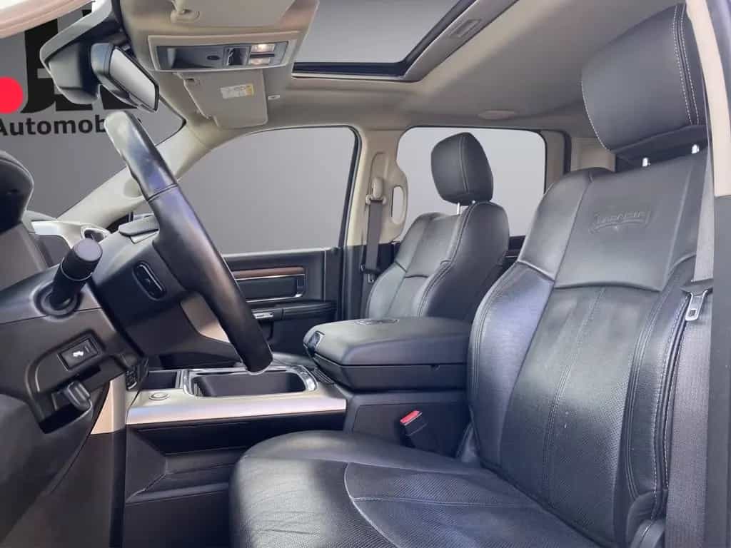 Dodge Ram 1500 Laramie Classic Crew Cab 12/2019-photo-8