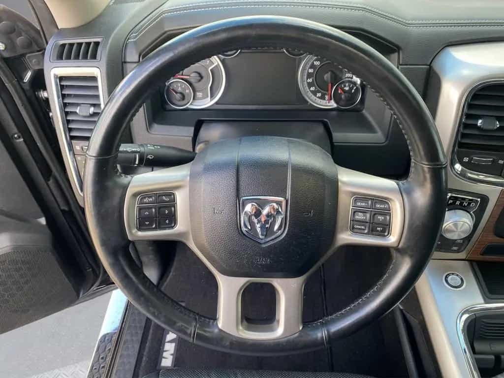 Dodge Ram 1500 Laramie Classic Crew Cab 12/2019-photo-9