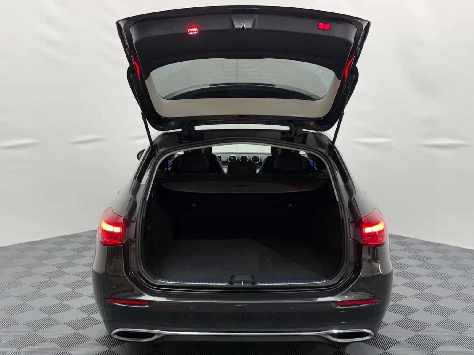 Mercedes-Benz C-Class 220 11/2022-photo-10