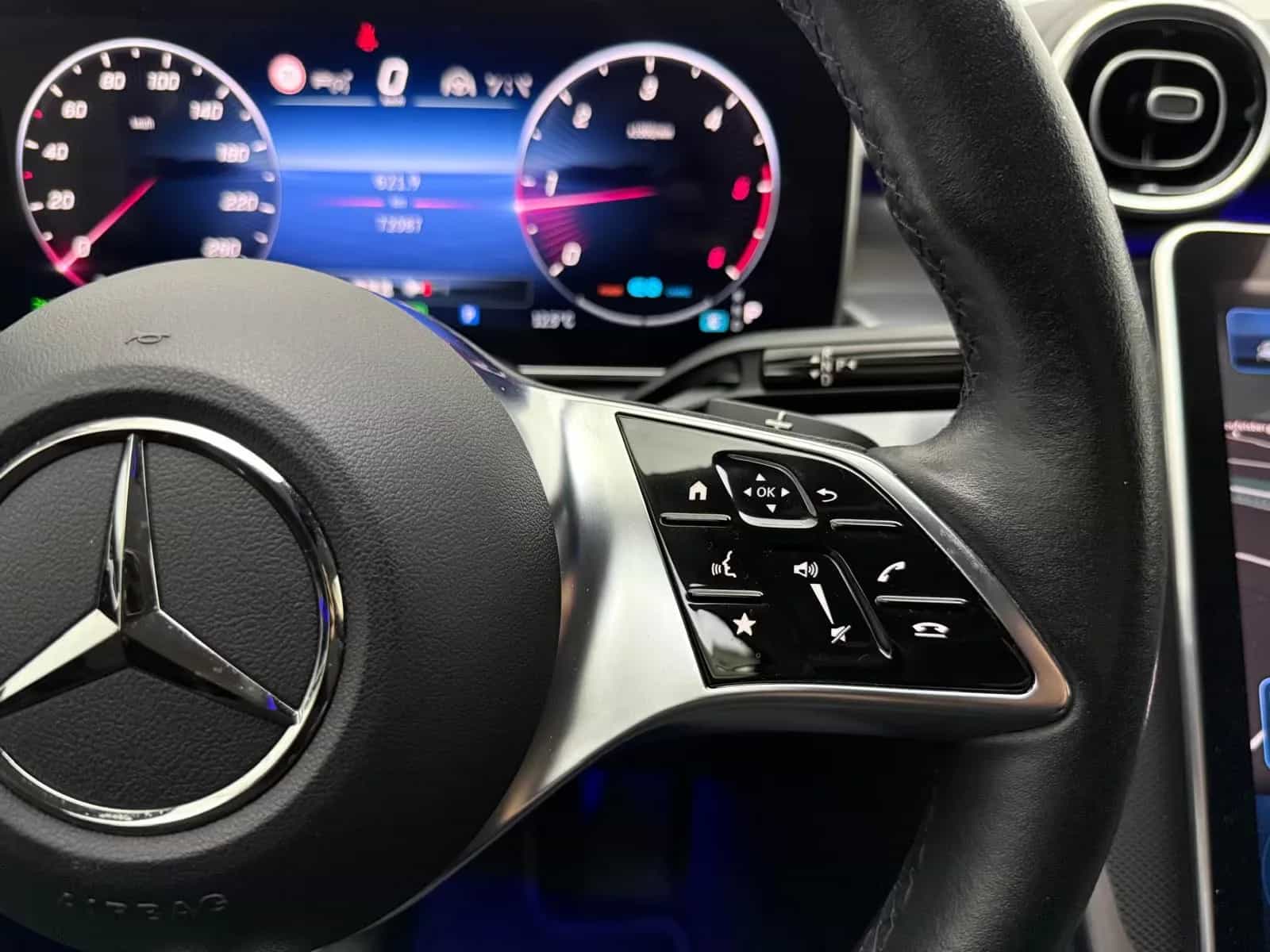 Mercedes-Benz C-Class 220 11/2022-photo-23
