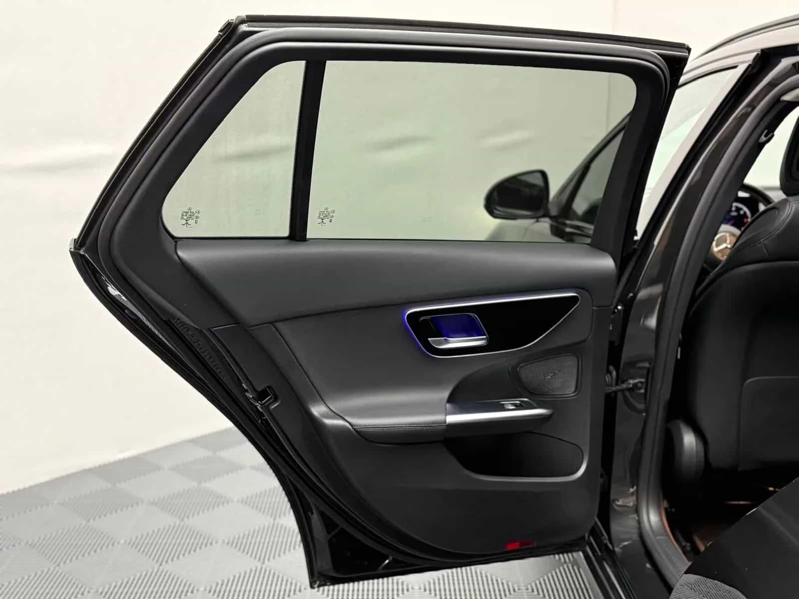 Mercedes-Benz C-Class 220 11/2022-photo-42