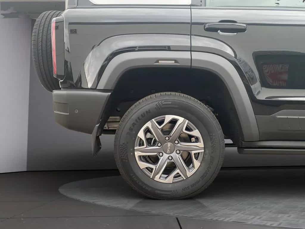 BAIC BJ40 2.0T 4WD 8 Gang AT 360-Cam Pano null-photo-23