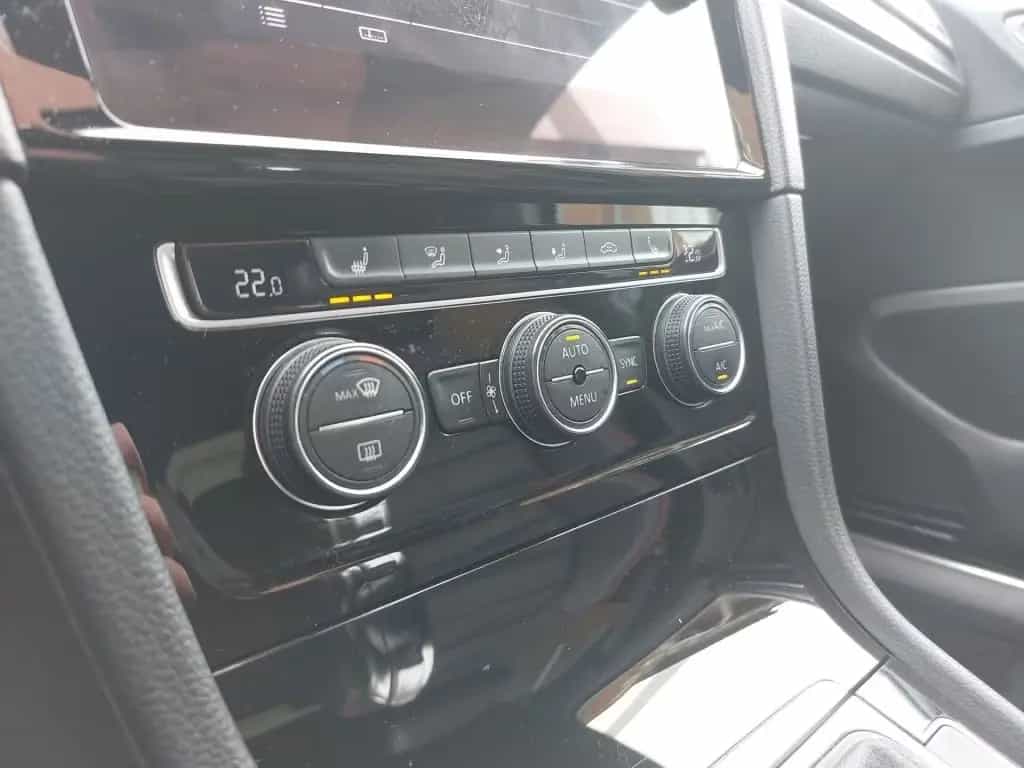 Volkswagen Golf GTI DSG PANO Leder REMUS MAM Felgen SHZ PDC 05/2017-photo-16