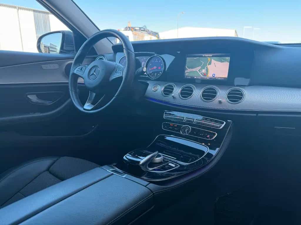 Mercedes-Benz E-Class 200 Avantgarde+RFK+Multibeam+Ambiente+ 03/2017-photo-15