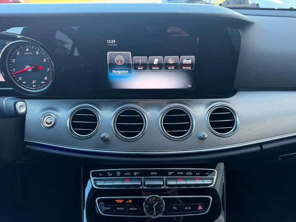 Mercedes-Benz E-Class 200 Avantgarde+RFK+Multibeam+Ambiente+ 03/2017-photo-16