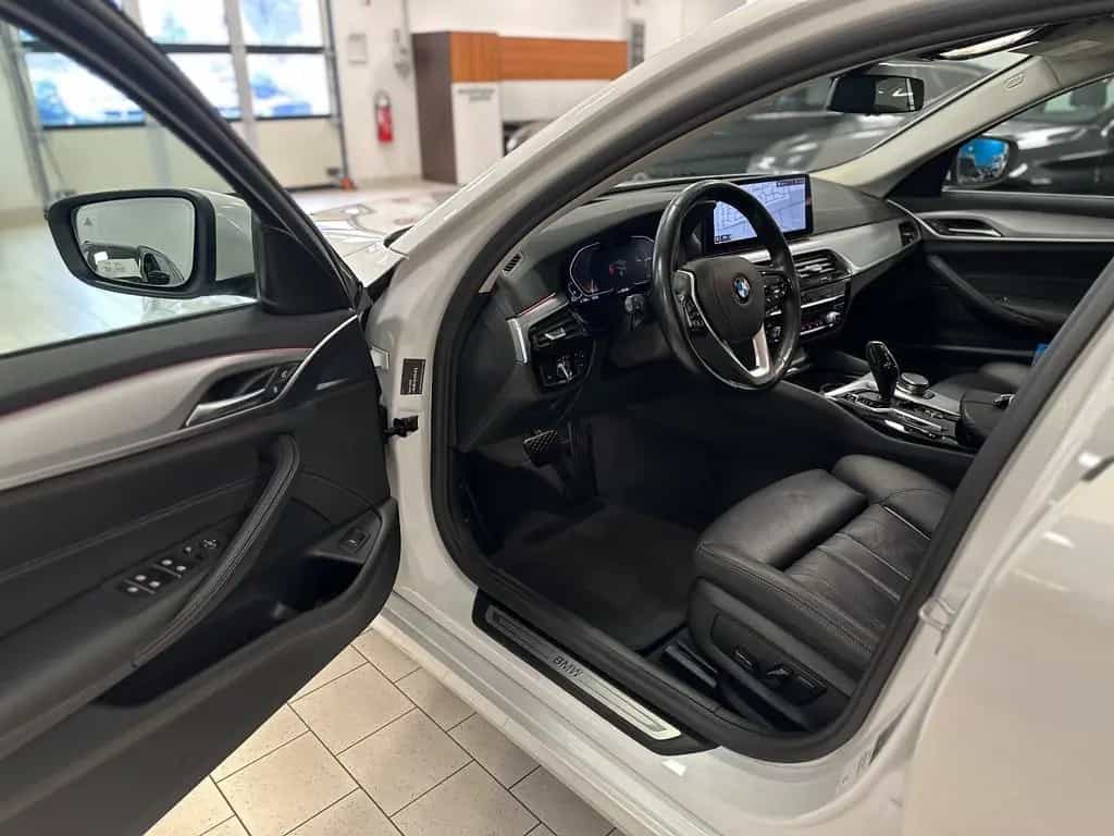 BMW 5 Series 530d xDrive HUD/Park&DriveAss/SportLederSitze 08/2020-photo-11